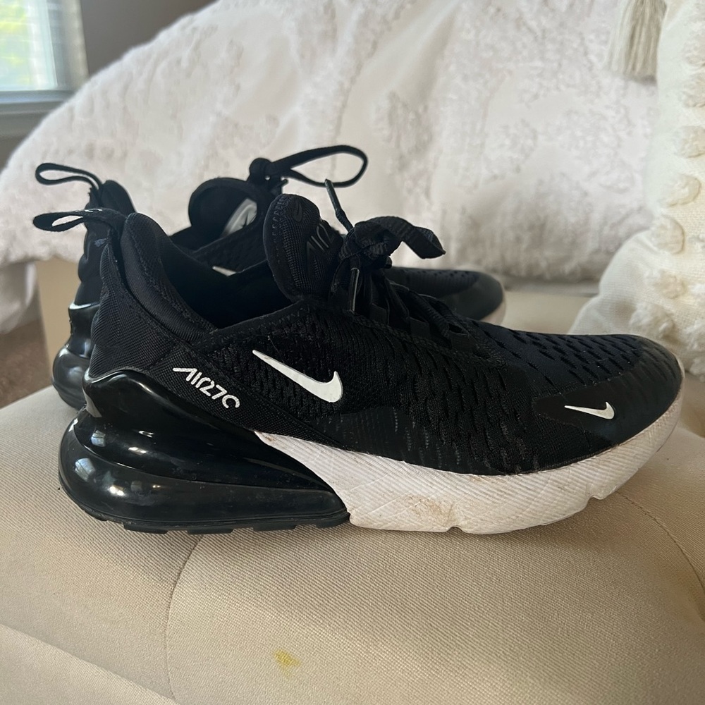 Nike Air Max 270 size 4Y (youth)